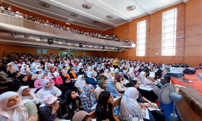 اقبال كثيف على المراجعات النهائية المجانية لطلاب الثانوية العامة ببورسعيد اقبال كثيف على المراجعات النهائية المجانية لطلاب الثانوية العامة ببورسعيد