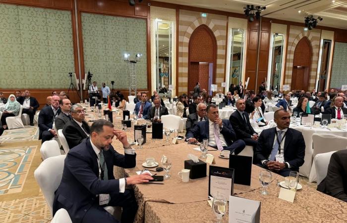 وزير
      المالية
      لمجتمع
      الأعمال:
      أنتم
      شركاؤنا
      ودورنا
      مساعدتكم
      على
      النمو . المساء الاخباري