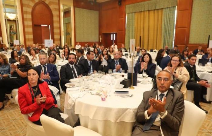 وزير
      المالية
      لمجتمع
      الأعمال:
      أنتم
      شركاؤنا
      ودورنا
      مساعدتكم
      على
      النمو . المساء الاخباري