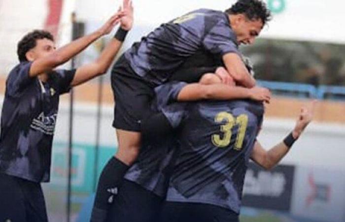 فاركو
      والجونة
      يتأهلان
      لدور
      الـ16
      بكأس
      مصر - بوابة المساء الاخباري