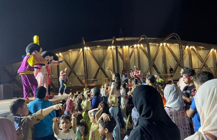 بحضور
      المحافظ
      الجديد..
      مهرجان
      أطفال
      واحتفالية
      مزمار
      بلدي
      على
      كوبري
      دمياط
      |صور . الفجر سبورت