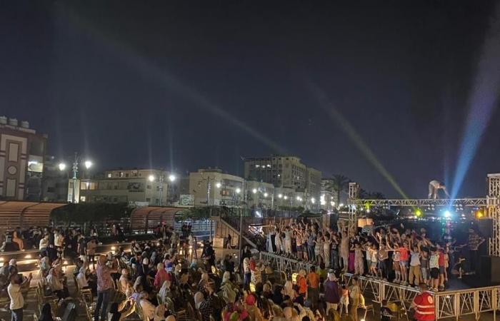 بحضور
      المحافظ
      الجديد..
      مهرجان
      أطفال
      واحتفالية
      مزمار
      بلدي
      على
      كوبري
      دمياط
      |صور . الفجر سبورت