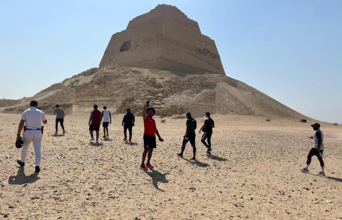 كاب فيردي في زيارة لهرم ميدوم قبل مواجهة مصر بتصفيات أمم أفريقيا.. صور - المساء الاخباري