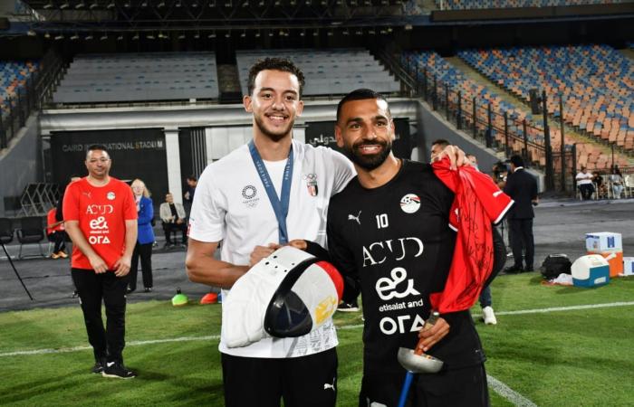 ممر شرفي في منتخب مصر لأبطال الأولمبياد وصور تذكارية مع صلاح - المساء الاخباري