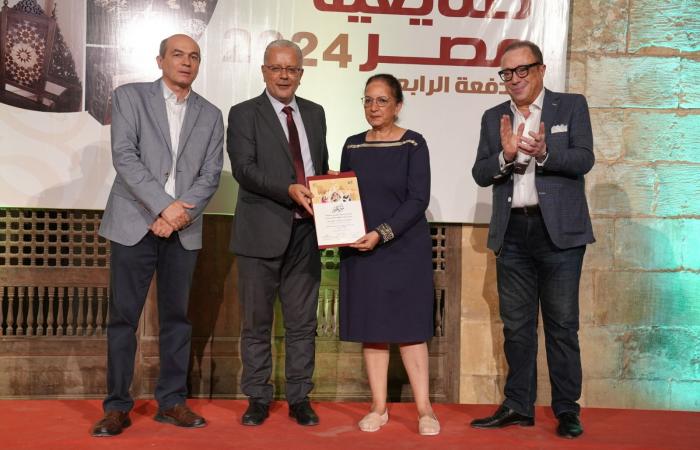 بالصور..
      «قانوش»
      و«السطوحي»
      يشهدان
      تخريج
      دفعة
      مبادرة
      «صنايعية
      مصر»
      بقصر
      الأمير
      طاز المساء الاخباري ..