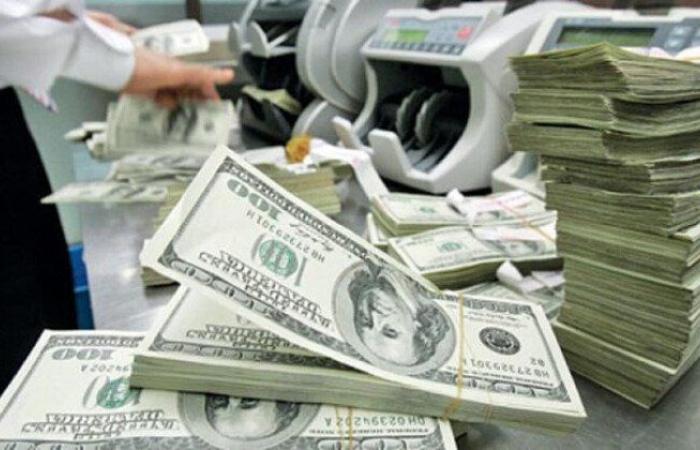 بعد
      تثبيت
      أسعار
      الفائدة..
      سعر
      الدولار
      في
      البنوك
      المصرية
      اليوم
      الجمعة - بوابة المساء الاخباري