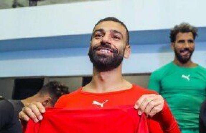 حسام
      حسن
      ولاعبو
      المنتخب
      يحتفلون
      بمئوية
      محمد
      صلاح
      «صور» - بوابة المساء الاخباري