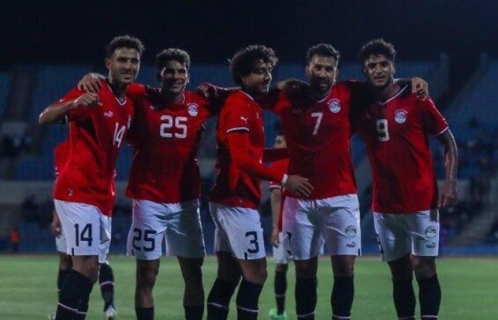 اتحاد
      الكرة
      يعلن
      صرف
      مكافآت
      لنجوم
      منتخب
      مصر - بوابة المساء الاخباري