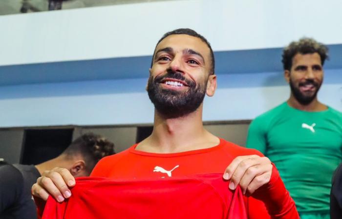 منتخب مصر يحتفل بوصول محمد صلاح للمباراة رقم 100.. صور - المساء الاخباري