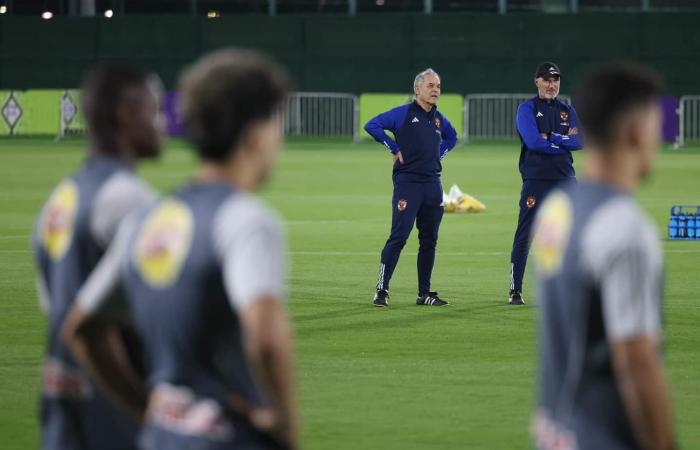 قبل
      لقاء
      جورماهيا..
      الأهلي
      يتصدر
      صحف
      كينيا - بوابة المساء الاخباري