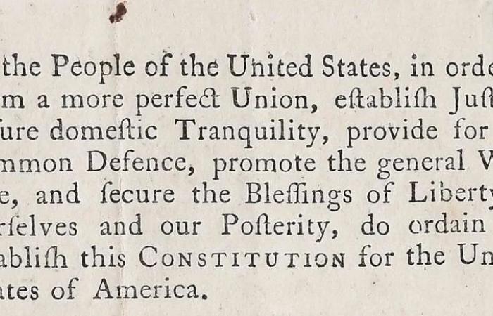 نسخة نادرة من الدستور الأمريكى معروضة للبيع بمليون دولار فى مزاد علني - المساء الاخباري