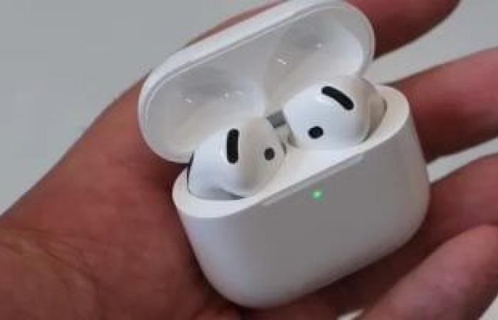 بحركة رأسك هتتحكم فى الايفون.. خاصية جديدة لأول مرة فى سماعة AirPods - المساء الاخباري