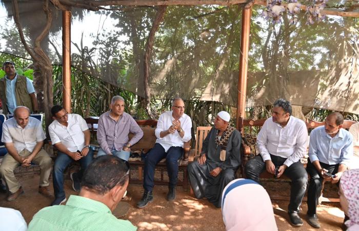 بالصور..
      تفاصيل
      زيارة
      وزير
      الري
      بالقليوبية
      ولقاء
      المزارعين
      لتقييم
      الموسم
      الصيفي . المساء الاخباري