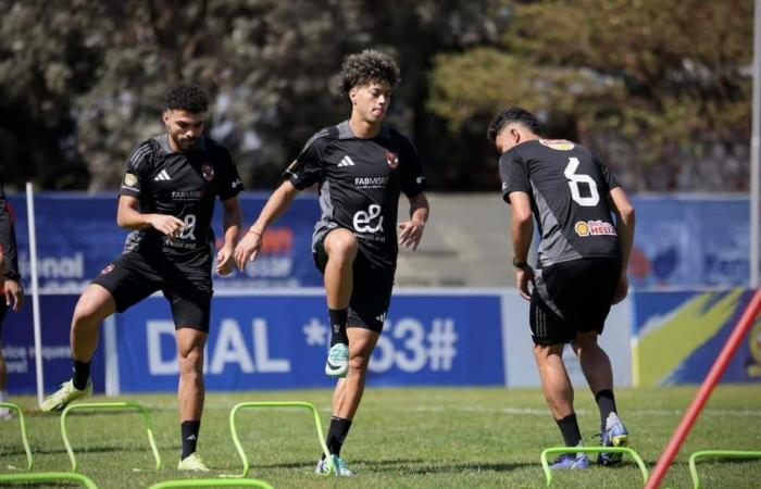 دوري
      أبطال
      أفريقيا..
      الأهلي
      يختتم
      استعداداته
      لمواجهة
      جورماهيا
      الكيني . المساء الاخباري