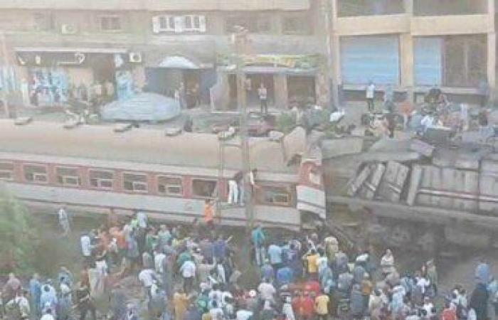 كامل
      الوزير
      يتجه
      لموقع
      حادث
      قطار
      الزقازيق..
      ويوجه
      بتشكيل
      لجنة
      من
      المختصين - بوابة المساء الاخباري