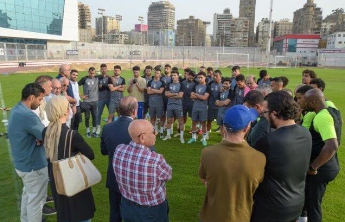 مجلس
      الزمالك
      يدعم
      الفريق
      قبل
      مباراة
      الشرطة
      الكيني - بوابة المساء الاخباري