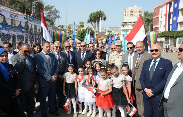 محافظ
      البحيرة
      تشهد
      احتفالية
      العيد
      القومي
      من
      مرسى
      الحرية
      بمدينة
      رشيد|
      صور المساء الاخباري ..