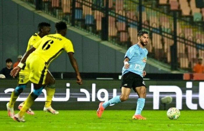 الزمالك
      يكرر
      فوزه
      على
      الشرطة
      الكيني
      ويحجز
      مكانه
      بمجموعات
      الكونفيدرالية
      «فيديو» - بوابة المساء الاخباري