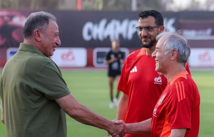 الخطيب
      يجتمع
      مع
      كولر
      ويحفز
      لاعبي
      الأهلي
      قبل
      مواجهة
      جورماهيا..
      صور . المساء الاخباري