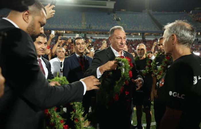 الخطيب
      يطوق
      أعناق
      الجهاز
      الفني
      ولاعبي
      الأهلي
      بالورود المساء الاخباري ..