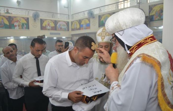 صور|
      احتفالية
      تخرج
      طلبة
      الكلية
      الاكليريكية
      بالمنيا المساء الاخباري ..