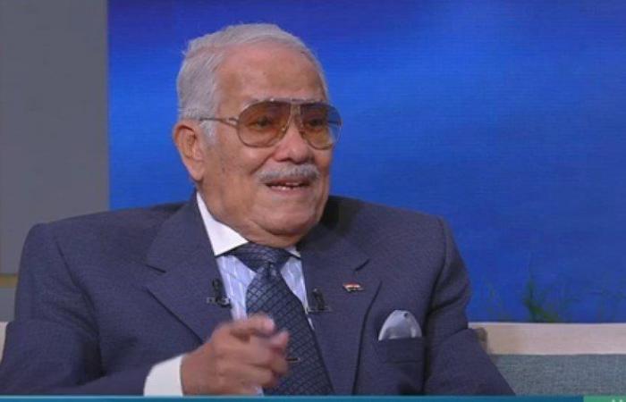 اللواء
      علي
      حفظي:
      الشعب
      المصري
      كان
      ظهيرا
      قويا
      للجيش
      في
      نصر
      أكتوبر - بوابة المساء الاخباري