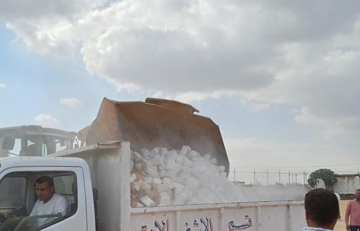 محافظ
      البحيرة:
      التعامل
      بكل
      حزم
      للحفاظ
      على
      الأراضي
      الزراعية
      ومنع
      البناء
      المخالف المساء الاخباري ..