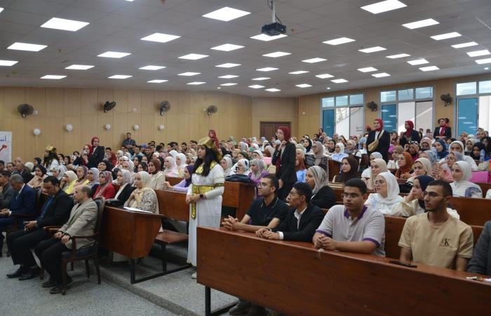 بالزي
      الفرعوني..
      استقبال
      مميز
      للطلبة
      في
      كلية
      الآثار
      بجامعة
      دمياط . المساء الاخباري