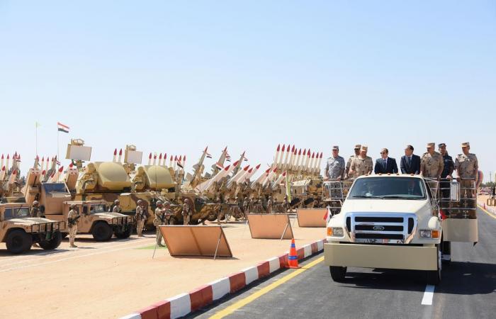 السيسي
      يشهد
      تفتيش
      حرب
      الفرقة
      السادسة
      المدرعة
      بالجيش
      الثاني
      الميداني
      (صور) . المساء الاخباري