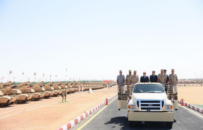 السيسي
      يشهد
      تفتيش
      حرب
      الفرقة
      السادسة
      المدرعة
      بالجيش
      الثاني
      الميداني
      (صور) . المساء الاخباري