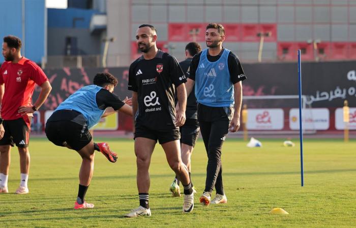 الأهلي
      يستأنف
      التدريبات
      استعدادًا
      للسوبر
      المصري
      ..
      صور . المساء الاخباري