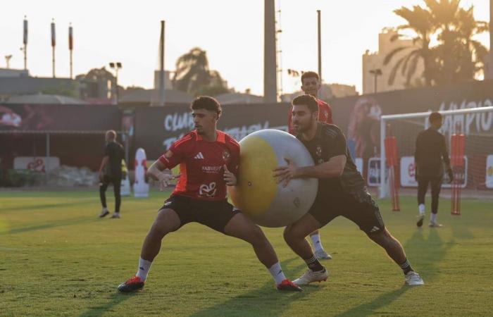 السوبر
      المصري..
      تقسيمة
      قوية
      في
      تدريبات
      الأهلي المساء الاخباري ..