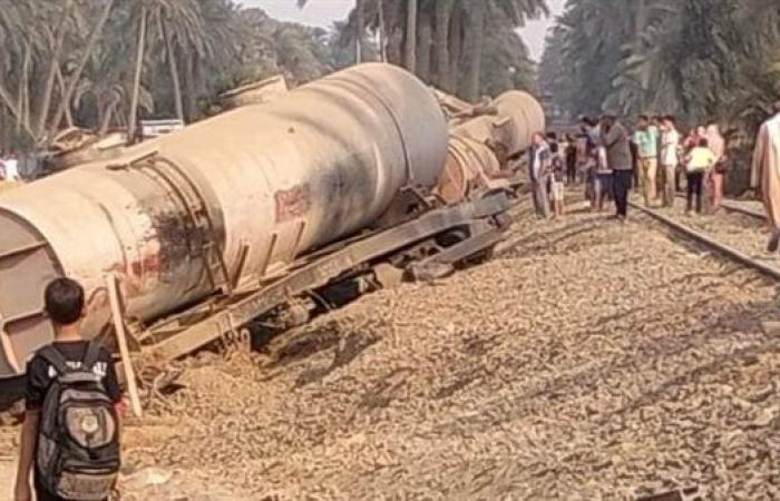 مصدر
      بـ
      السكة
      الحديد
      يكشف
      سبب
      حادث
      قطار
      البضائع
      |
      خاص .. بوابة المساء الاخباري