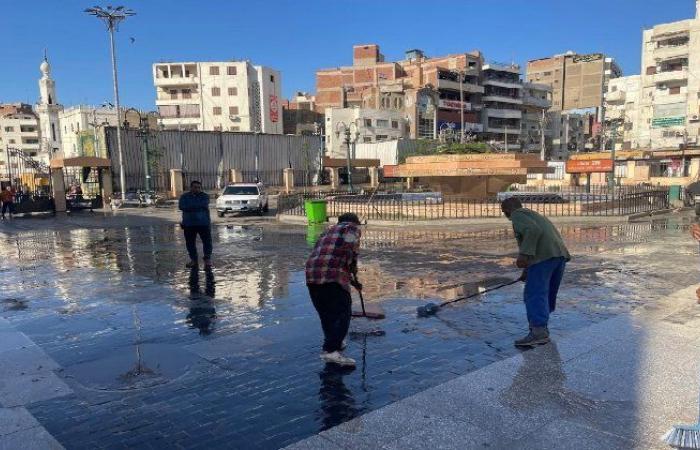 عقب
      انتهاء
      احتفالات
      مولد
      البدوي..
      أعمال
      نظافة
      وتطهير
      بمحيط
      المسجد
      الأحمدي
      بطنطا
      ورفع
      1000طن
      مخلفات - بوابة المساء الاخباري