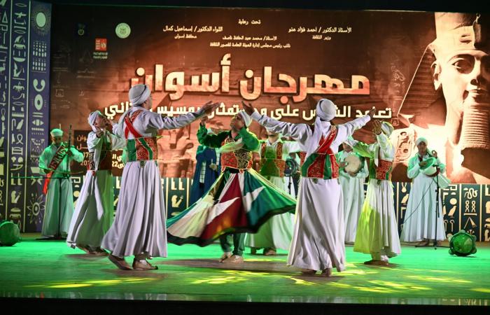 مهرجان
      أسوان..
      الثقافة
      تقيم
      حفلين
      في
      "أبو
      سمبل"
      ليلة
      تعامد
      الشمس|صور . المساء الاخباري