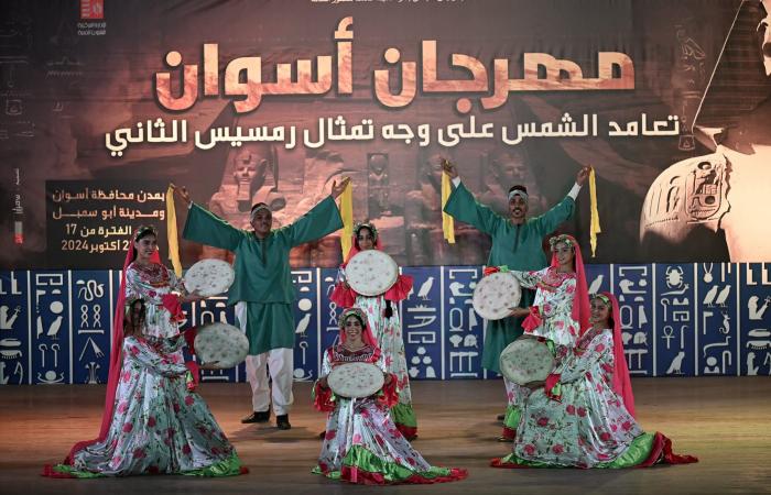 مهرجان
      أسوان..
      الثقافة
      تقيم
      حفلين
      في
      "أبو
      سمبل"
      ليلة
      تعامد
      الشمس|صور . المساء الاخباري