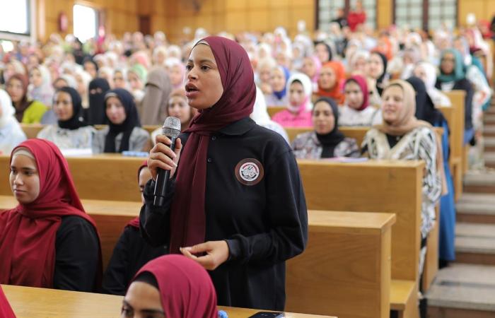 جامعة
      دمنهور
      تعقد
      ندوة
      "انتصارات
      أكتوبر
      والهوية
      الوطنية" . المساء الاخباري