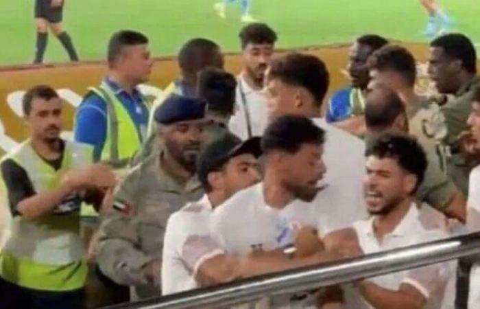 تفاصيل
      جديدة
      في
      أزمة
      لاعبي
      الزمالك
      مع
      رجل
      الأمن
      الإماراتي - بوابة المساء الاخباري