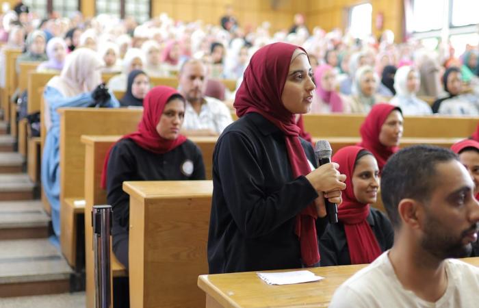 جامعة
      دمنهور
      تعقد
      ندوة
      "انتصارات
      أكتوبر
      والهوية
      الوطنية" . المساء الاخباري