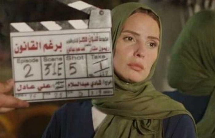 تفاصيل
      مسلسل
      «برغم
      القانون»
      الحلقة
      28 - بوابة المساء الاخباري