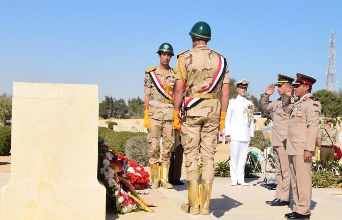 القوات
      المسلحة
      تشارك
      دول
      الكومنولث
      إحياء
      الذكرى
      82
      لمعركة
      العلمين .. بوابة المساء الاخباري