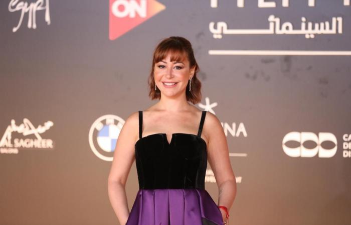 يسرا
      ومنة
      شلبي
      وأسماء
      جلال..
      ريد
      كاربت
      مهرجان
      الجونة
      السينمائي .. بوابة المساء الاخباري