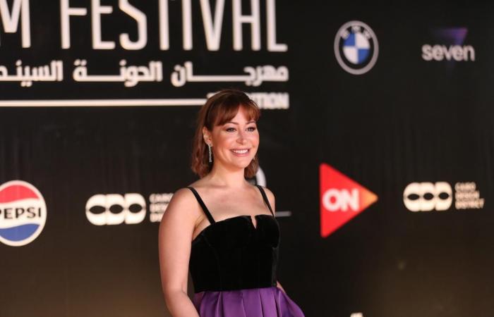 يسرا
      ومنة
      شلبي
      وأسماء
      جلال..
      ريد
      كاربت
      مهرجان
      الجونة
      السينمائي .. بوابة المساء الاخباري