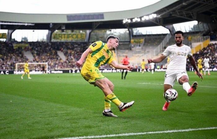 تشكيل
      نيس
      ضد
      موناكو
      في
      الدوري
      الفرنسي..
      موقف
      محمد
      عبد
      المنعم - بوابة المساء الاخباري