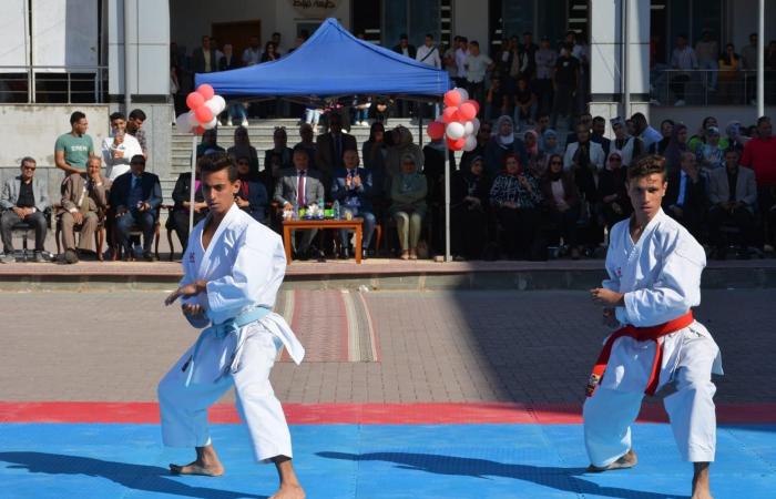 كاراتيه
      وكورال
      فني..
      افتتاح
      الدورة
      التدريبية
      لطلاب
      جامعة
      دمياط المساء الاخباري ..