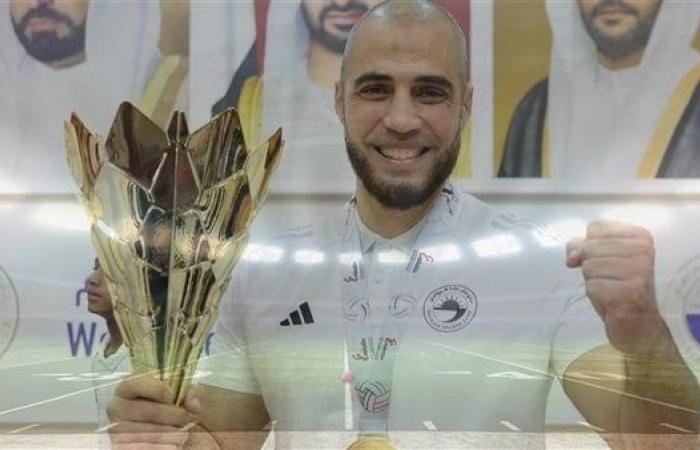 المصري
      محمد
      كشك
      يقود
      الشارقة
      للتتويج
      بكأس
      الإمارات
      لكرة
      اليد .. بوابة المساء الاخباري