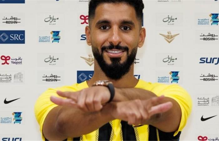 فيديو
      |
      صالح
      الشهري
      يسجل
      هدف
      الاتحاد
      الأول
      أمام
      الأهلي