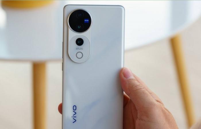 Vivo
      V40
      Pro..
      موبايل
      متوسط
      من
      فيفو
      بإمكانات
      رائدة
      ومواصفات
      لا
      تضاهي .. بوابة المساء الاخباري