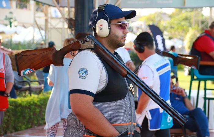 في
      أجواء
      حماسية
      انطلاق
      بطولة
      العالم
      الـ
      34
      للرماية
      على
      الأطباق
      المروحية المساء الاخباري ..