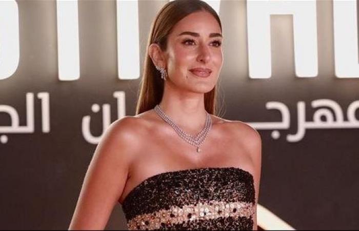 سعرها
      خرافي..
      إطلالات
      أمينة
      خليل
      في
      الجونة..
      والجمهور:
      «ده
      ثمن
      شقة» .. بوابة المساء الاخباري